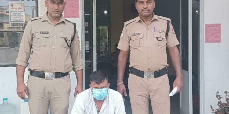 शर्मनाक: महिला कांस्टेबल की इज्जत पैसा हड़प कर गया, वन विभाग का चौकीदार..पढ़े पूरा मामला 