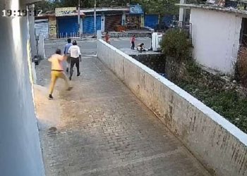 दर्दनाक हादसा: यहां नशे में धूत खंड विकास अधिकारी ने 3 को कुचला, हुई मौत  