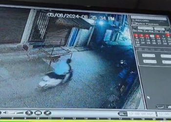 वीडियो: यहां शातिर चोर ने कर दिया स्कूटी पर हाथ साफ, घटना CCTV में कैद, देखें वीडियो..