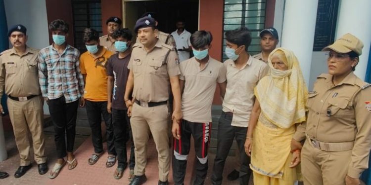 शर्मनाक घटना: नाबालिग से सामूहिक दुष्कर्म और हत्या का खुलासा, महिला सहित 6 गिरफ्तार..