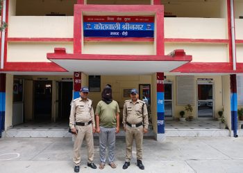 सावधान: श्रीनगर के बेस हॉस्पिटल में हैरान कर देने वाला मामला, फर्जी डॉक्टर बनकर नाबालिग के साथ.. पढ़े..