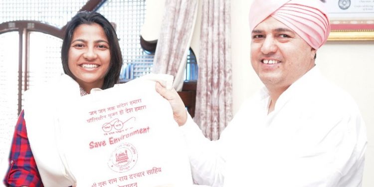 बड़ी खबर:एसजीआरआर विश्वविद्यालय की ब्रांड एम्बेसडर स्नेह राणा को विश्वविद्यालय ने दी बधाईयां..