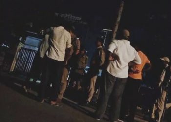 बड़ी खबर: वाहन के चालान को लेकर हंगामा। पत्रकार को पुलिस ने मारा डंडा