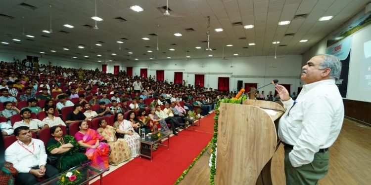 बड़ी खबर: SGRRU में दीक्षारंभ 2024 का आयोजन, हजारों छात्र छात्राओं किया प्रतिभाग..