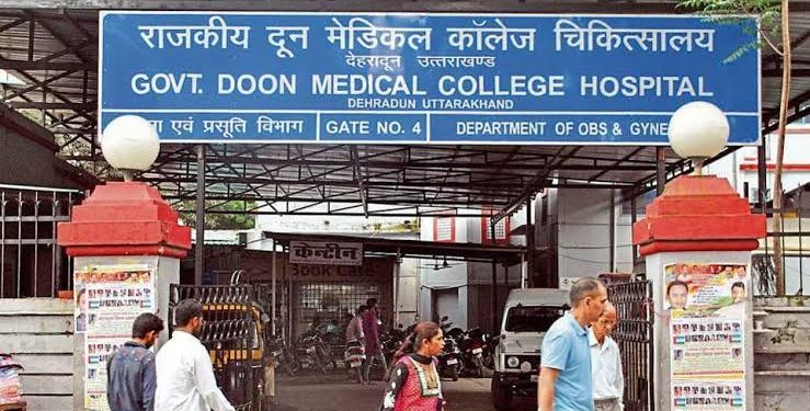 बड़ी खबर: दून अस्पताल की बढ़ी सुरक्षा। इमरजेंसी में दो पुलिसकर्मी तैनात