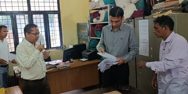 बड़ी खबर : जिलाधिकारी देहरादून ने किया जिला समाज कार्यालय का औचक निरीक्षण