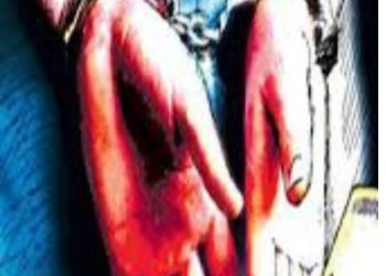 बड़ी खबर : एलआईसी इंजीनियर 15,000 रुपये की रिश्वत लेते रंगे हाथों गिरफ्तार