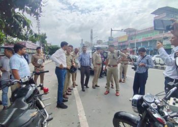सराहनीय पहल : DM और SSP ने मोटरसाइकिल से किया शहर का निरीक्षण