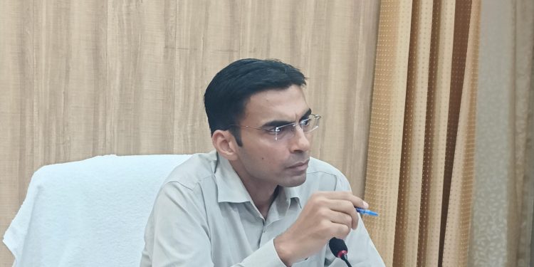 शासकीय योजनाओ के लाभ से कोई भी वंचित न रहे ही – जिलाधिकारी