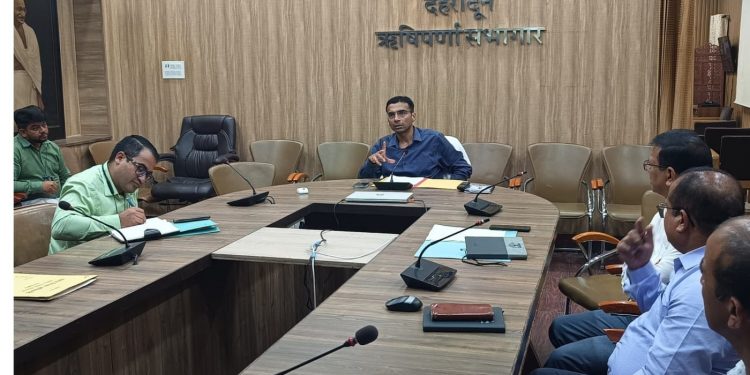 गुड न्यूज : जिलाधिकारी ने उठाया स्कूलों को स्मार्ट बनाने का जिम्मा, अपने कार्यकाल में इन दो जिलों के स्कूलों को बनाया स्मार्ट