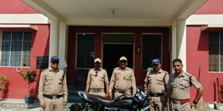 बड़ी खबर : बन्द घरों में हुई चोरी की घटना का पुलिस ने किया खुलासा,03 शातिर को पुलिस ने किया गिरफ्तार