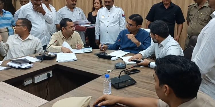 बड़ी खबर : जिलाधिकारी सविन बंसल ने सुनी आम जनता की समस्याएं,अधिकतर शिकायतों का मौके पर ही किया निस्तारण