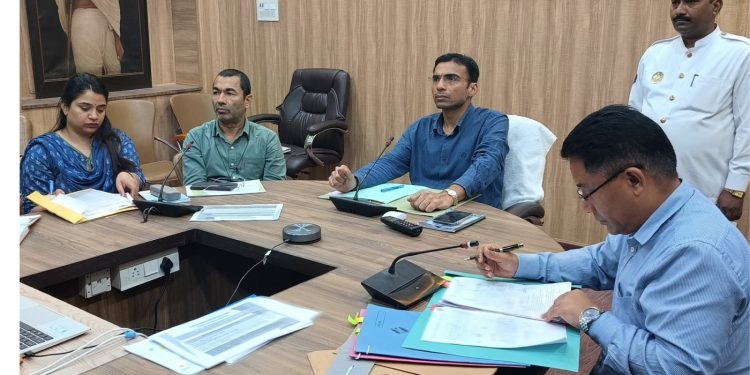 चेतावनीः जनपद में बिना अनुमति तथा अनुमति से अधिक सड़क खुवाई करने पर होगी अपराधिक कार्यवाही,जनमानस की समस्या/सुरक्षा को दृष्टिगत रखते हुए डीएम के सख्त निर्देश।