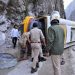 बड़ी खबर : पहाड़ी से टकराकर पलटी बस, 12 लोग घायल