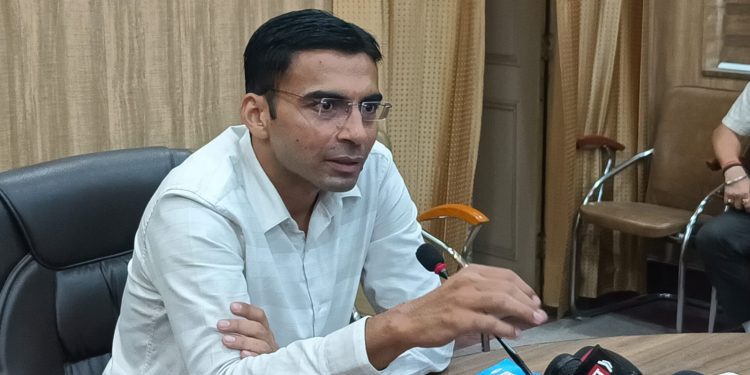 निंरतर रेस्क्यू अभियान हेतु जल्द ही आने वाली हैं डेडिकेटेड, पैट्रोलिंग वाहन, डीएम