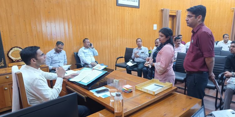 अब नगर निगम खुद करेगा स्ट्रीट लाइटों की मरम्मत-डीएम