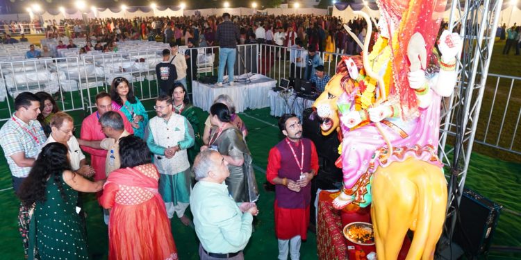 एसजीआरआरयू में नवरंग डांडिया 2.0 की धूम, माॅ दुर्गा के गुणगान से हुआ नवरंग डांडिया का आगाज़