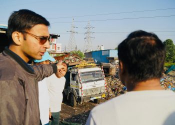 बड़ी खबर : 6 बजे गार्बेज प्वाइंट एवं वर्कशॉप पर पंहुचे डीएम, 32 वाहन नहीं हो पाए थे, डोर टू डोर कूड़ा उठान के लिए रवाना। कंपनी पर लगाया लाखों का जुर्माना