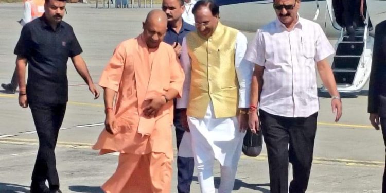 अस्पताल में भर्ती यूपी सीएम योगी आदित्यनाथ की माता, माता की कुशलक्षेम जानने हिमालयन अस्पताल पहुंचे, सीएम आदित्यनाथ