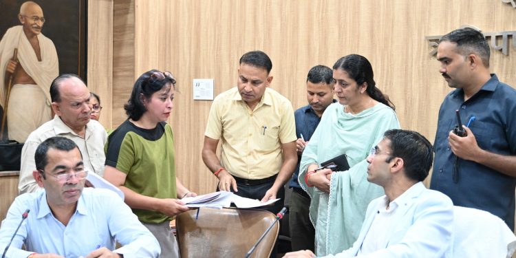 बड़ी खबर : जनता दर्शन/जनसुनवाई में आने वाली शिकायतों को गंभीरता से निस्तारण करें विभाग