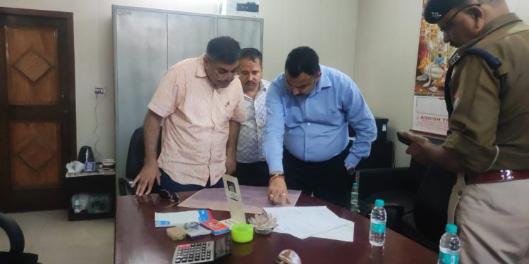 बड़ी खबर : अवैध पटाखा गोदाम सीज, गोदाम संचालक पर मुकदमा दर्ज