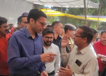 जिलाधिकारी द्वारा प्रतिदिन स्ट्रीट लाईट मरम्मत कार्यों की की जा रही मॉनिटिरिंग