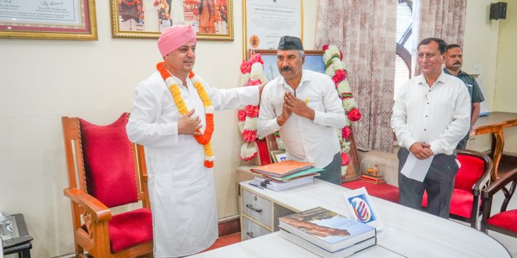 उत्तराखण्ड राज्य आन्दोलनकारी मंच के जिलाध्यक्ष ने श्री दरबार साहिब में टेका माथा