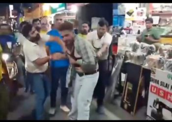 शर्मनाक: ऋषिकेश के व्यापारी की पत्नी से बढ़ाई नजदीकी, मुस्लिम युवक को व्यापारियों ने धुना