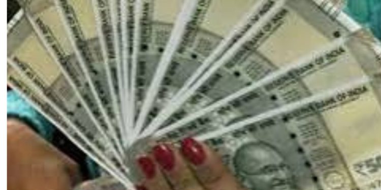 अजब-गजब: पत्नी ने जिंदा पति को किया मृत घोषित,कारण सुनकर पुलिस के उड़े होश इंसाफ के लिए पति गया कोर्ट