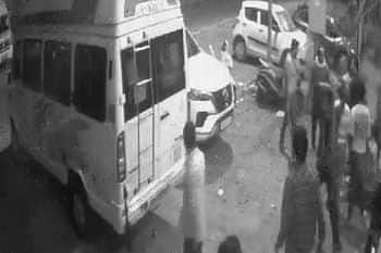 बड़ी खबर : शराब के नशे में दो गुटों में जोरदार भिड़त, जमकर लात घूसे और लाठी डंडे