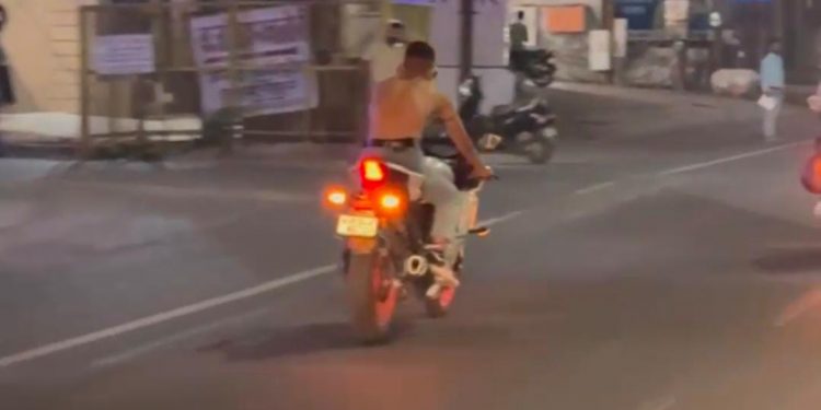 बड़ी खबर : लाइक्स के लालच ने पहुंचाया थाने, बाइक सीज,इंस्टाग्राम पर फेमस होने का था चस्का