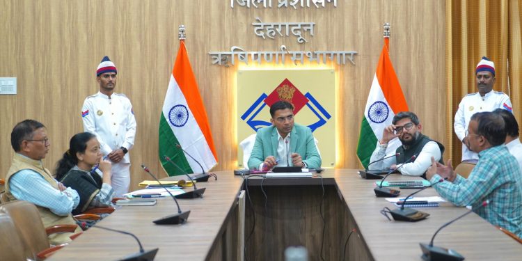 अच्छे माहौल में शिक्षा पाना सभी बच्चों का हक, इस पुनीत कार्य से जुड़े संस्थान एवं संगठनः डीएम