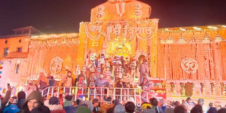 बड़ी खबर : श्री बद्रीनाथ धाम के कपाट शीतकाल के लिए  9 बजकर 07 पर हुए बंद