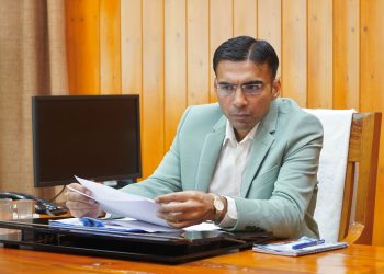 बिग ब्रेकिंग : डीएम का सख्त एक्शन, शहर में 47 वार्डो में कूड़ा उठान हेतु निविदा आमंत्रित