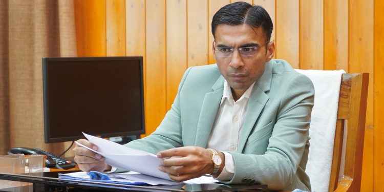 बिग ब्रेकिंग : डीएम का सख्त एक्शन, शहर में 47 वार्डो में कूड़ा उठान हेतु निविदा आमंत्रित