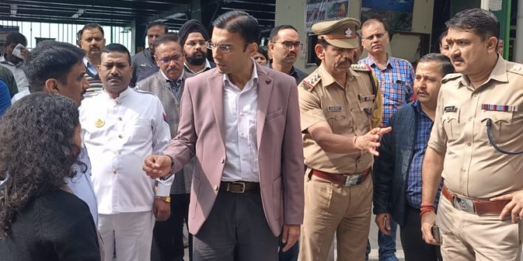 बड़ी खबर : डीएम,एसएसपी के निरीक्षण एवं मंथन के उपरान्त धरातल पर जल्द नजर आएगी सेटलाईट पार्किंग