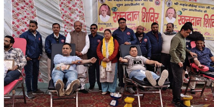 गुड न्यूज: श्रीमहंत इन्दिरेश अस्पतालः स्वैच्छिक रक्तदान शिविर में 54 युनिट रक्तदान