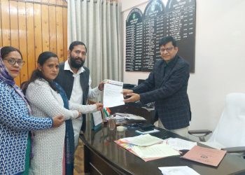 आउटसोर्स कर्मी को हटाने पर रीजनल पार्टी आक्रोशित एमडी से मिली। बहाली की मांग करके दिया ज्ञापन