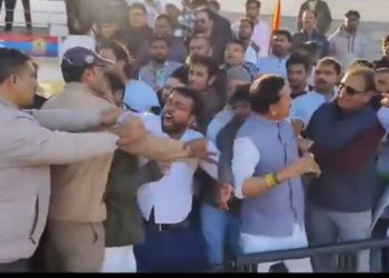 बड़ी खबर : पत्रकारों के टूर्नामेंट में कांग्रेसियों ने दिखाई गुंडागर्दी, प्लेट उठाकर भोजन पर भी झपटे