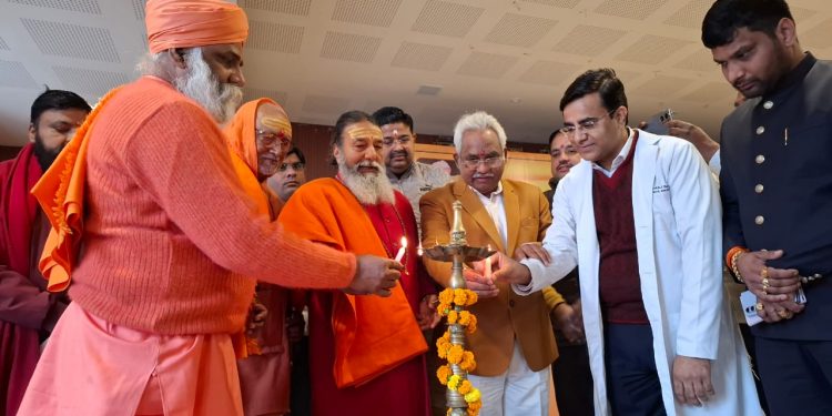 श्री महंत इंदिरेश अस्पताल के निःशुल्क स्वास्थ्य,परीक्षण शिविर में 1500 मरीजों ने उठाया लाभ