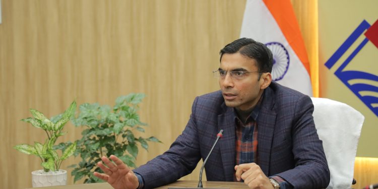 धारा 166, 167 वादों के निस्तारण में गंभीरता दिखाएं अधिकारी, एक माह के भीतर वादों को करें निस्तारितःडीएम