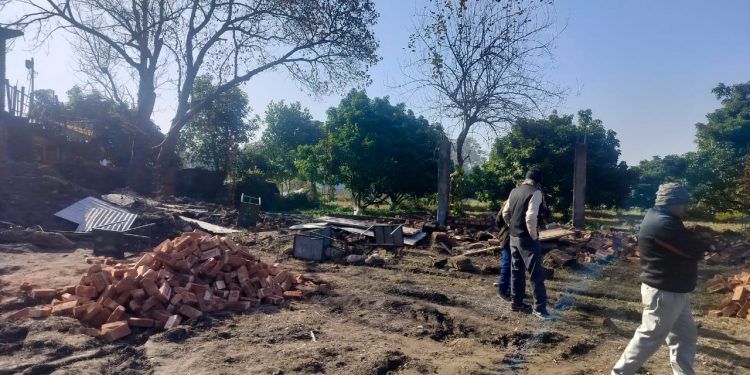 बड़ी खबर : एसजीआरआर इंण्टर काॅलेज भोगपुर की जमीन को कब्जाने की फिराक में पूर्व डीजीपी और भू माफिया