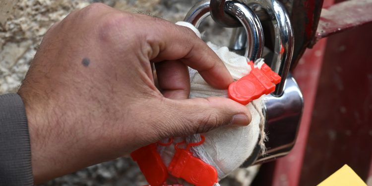 वृद्ध महिला फरियादी की व्यथा पर नियम विरूद्ध लार्ज स्केल पर संचालित गैस गोदाम एवं लेण्डफ्राड पर प्रशासन का त्वरित/सुखमय एक्शन।