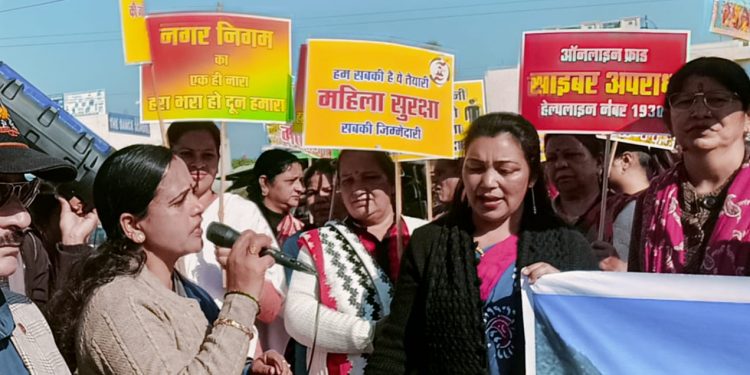 बिग ब्रेकिंग: महिला मेयर प्रत्याशी सुलोचना के पक्ष में महिलाओं , पूर्व सैनिकों ने बनाया माहौल