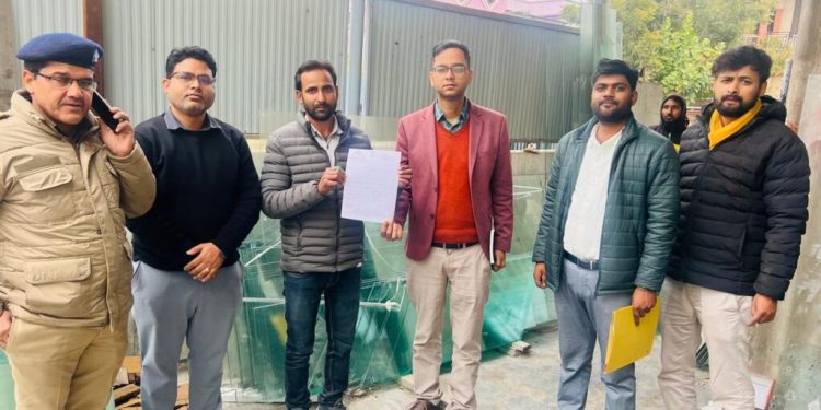 बड़ी खबर : दून के पटेलनगर में ग्लास फैक्ट्री सील