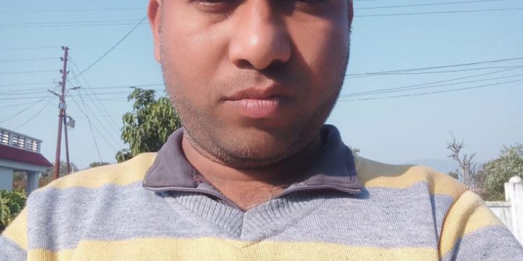 “देवभूमि के ग्रामीण क्षेत्र आधार सेवाओं से वंचित: ऋषिकेश में सुविधा विस्तार की मांग”