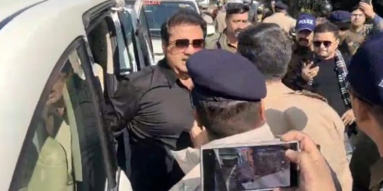 अब विधायक उमेश कुमार हिरासत में, लच्छीवाला टोल प्लाजा से पुलिस ले गई साथ