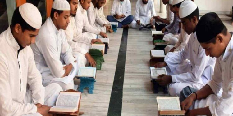 बिग ब्रेकिंग:-  देहरादून में अब मदरसों की जांच शुरू, कमेटियों का गठन, डीएम ने मांगी डिटेल रिपोर्ट