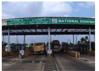 फास्टैग नियमों में बड़ा बदलाव: टोल पार करने पर दोगुना शुल्क और नए नियमों का पालन करने की सलाह