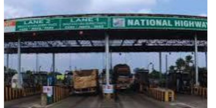 फास्टैग नियमों में बड़ा बदलाव: टोल पार करने पर दोगुना शुल्क और नए नियमों का पालन करने की सलाह